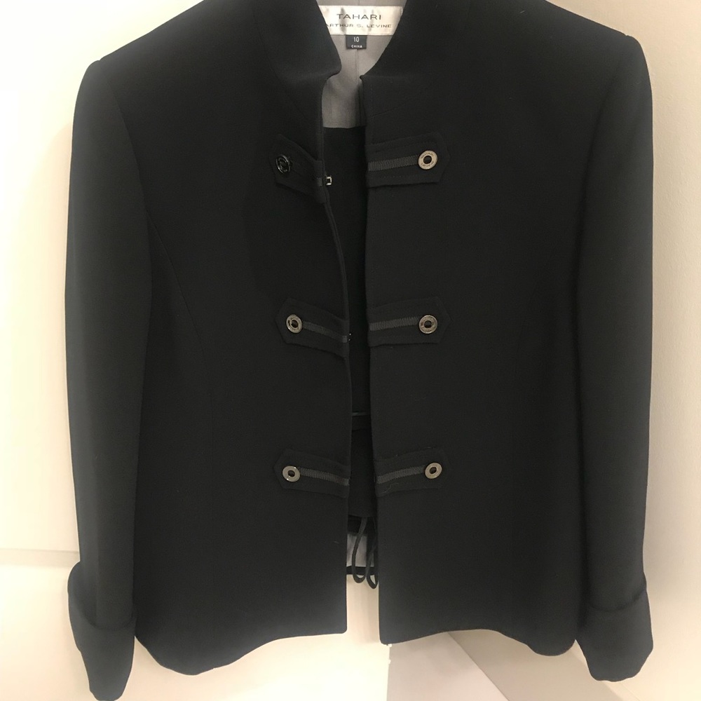 NWOT Tahari Skirt Suit